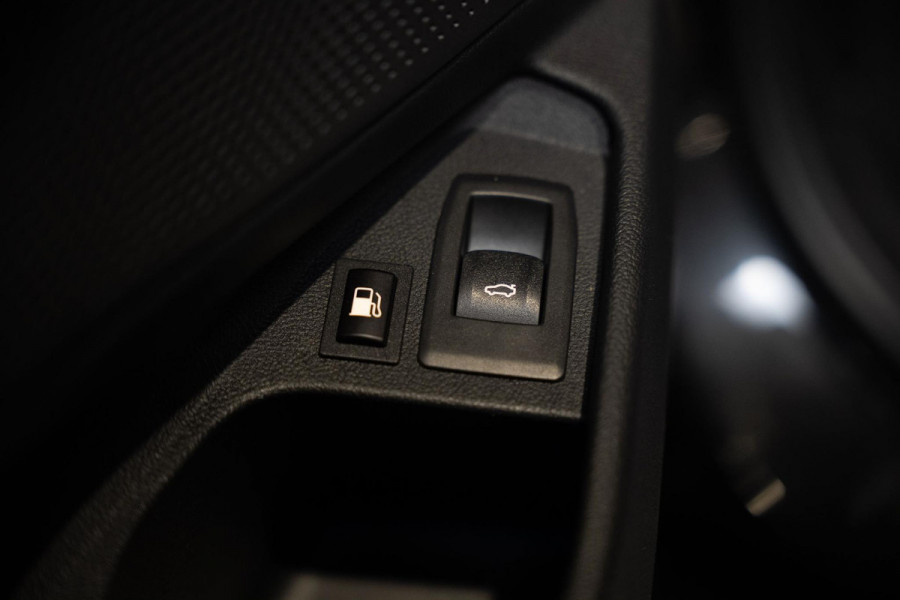 BMW 3 Serie Touring 330e M-Sport | Pano | Trekhaak | 360 camera