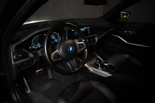 BMW 3 Serie Touring 330e M-Sport | Pano | Trekhaak | 360 camera