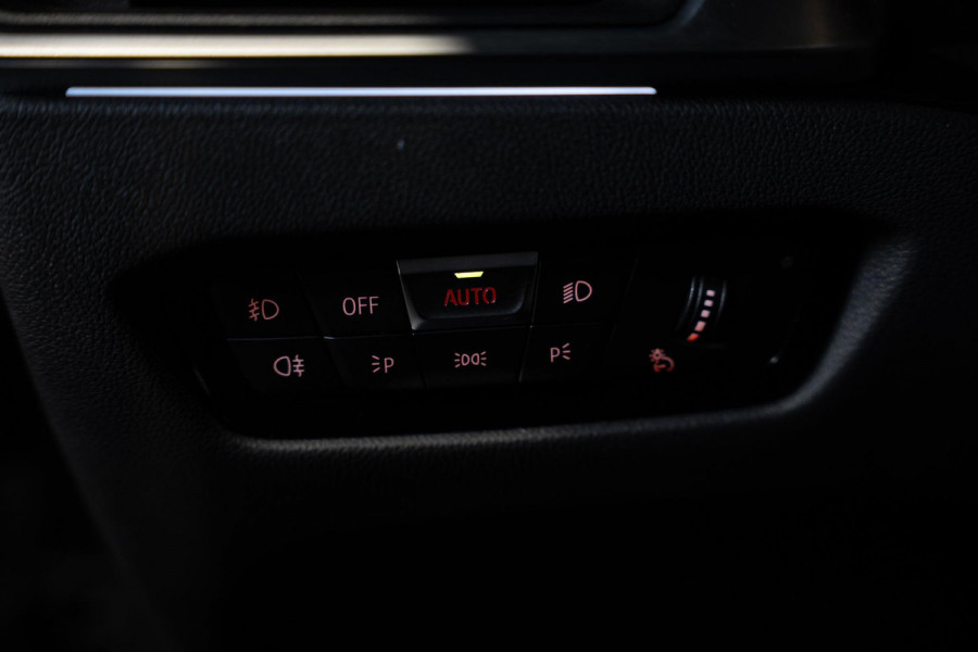 BMW 3 Serie Touring 330e M-Sport | Pano | Trekhaak | 360 camera