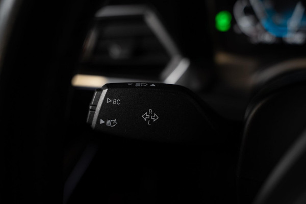 BMW 3 Serie Touring 330e M-Sport | Pano | Trekhaak | 360 camera