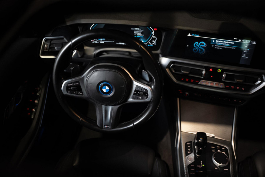 BMW 3 Serie Touring 330e M-Sport | Pano | Trekhaak | 360 camera