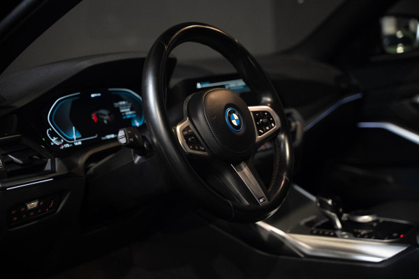 BMW 3 Serie Touring 330e M-Sport | Pano | Trekhaak | 360 camera
