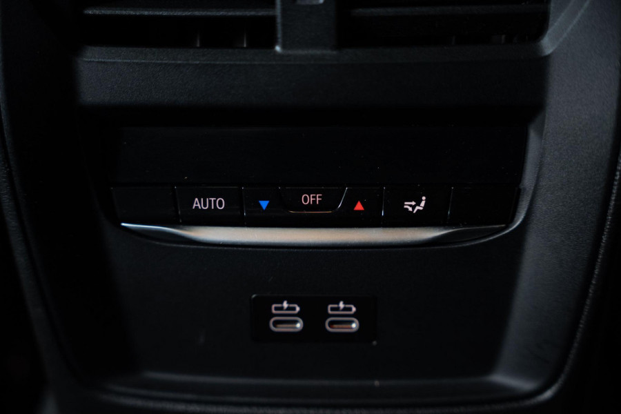 BMW 3 Serie Touring 330e M-Sport | Pano | Trekhaak | 360 camera