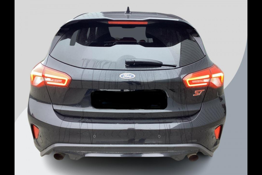 Ford Focus 2.3 EcoBoost ST-3 280pk | Winter Pack | Adaptive LED | Achteruitrijcamera Ford Focus 2.3 EcoBoost ST-3 280pk | Winter Pack | Adaptive LED | Achteruitrijcamera