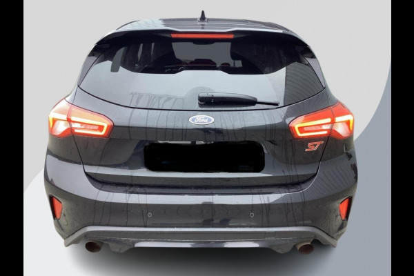 Ford Focus 2.3 EcoBoost ST-3 280pk | Winter Pack | Adaptive LED | Achteruitrijcamera Ford Focus 2.3 EcoBoost ST-3 280pk | Winter Pack | Adaptive LED | Achteruitrijcamera