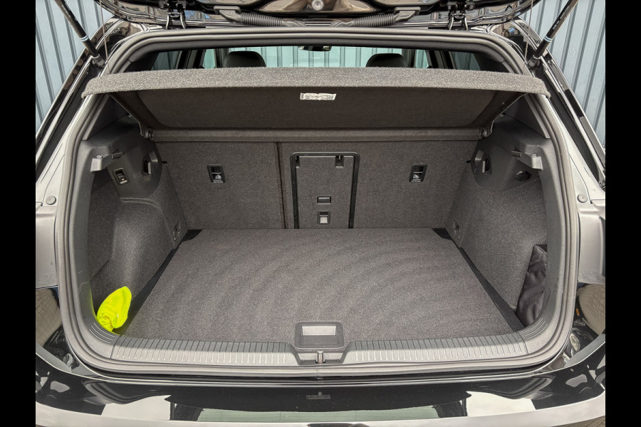 Volkswagen Golf 1.5 eTSI 50 Edition | Panodak | Head Up | Stoelgeheugen | Trekhaak Elk. Wegkl. | Harman/ Kardon | Prijs Rijklaar!! Volkswagen Golf 1.5 eTSI 50 Edition | Panodak | Head Up | Stoelgeheugen | Trekhaak Elk. Wegkl. | Harman/ Kardon | Prijs Rijklaar!!