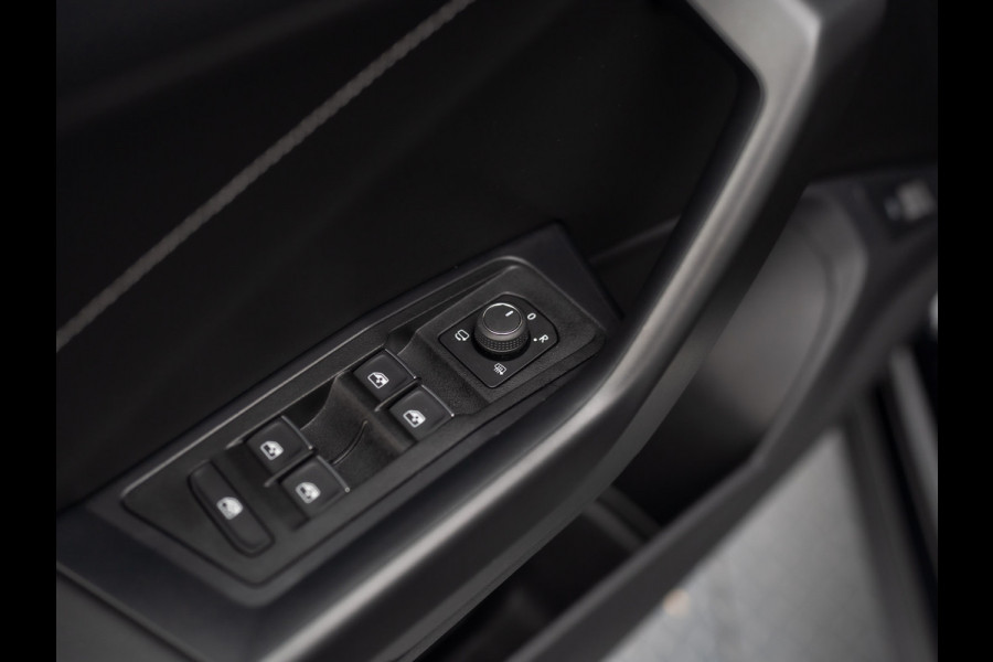 Volkswagen T-Roc 1.5 TSI R-Line | Panodak | Keyless | Side Assist | Elk. A-klep | IQ Light | Camera | Prijs Rijklaar!! Volkswagen T-Roc 1.5 TSI R-Line | Panodak | Keyless | Side Assist | Elk. A-klep | IQ Light | Camera | Prijs Rijklaar!!