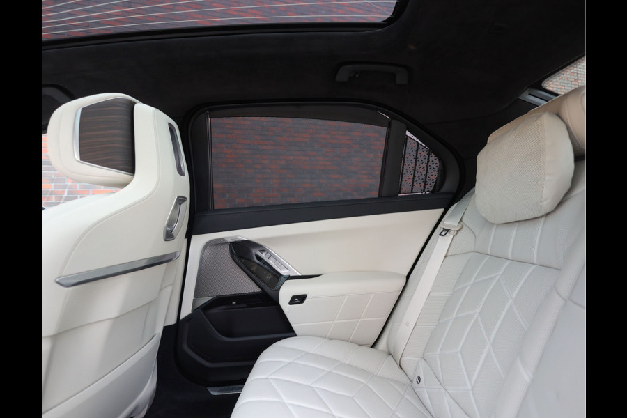 BMW 7 Serie M760e xDrive | Sky - Executive - Lounge - Drive Pro