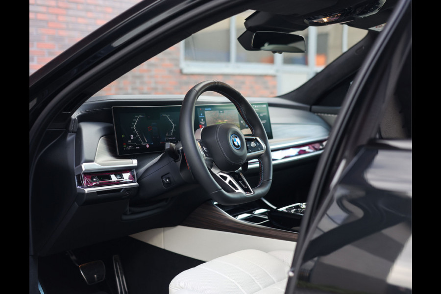 BMW 7 Serie M760e xDrive | Sky - Executive - Lounge - Drive Pro