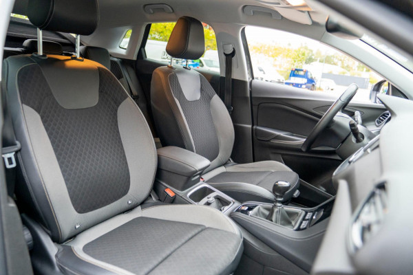 Opel Grandland X 1.2 Turbo Innovation|Prijs rijklaar incl. 12 mnd garantie|Trekhaak LMV Blindspot Stoel en stuurverwarming Carplay