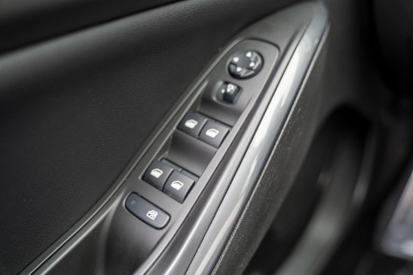 Opel Grandland X 1.2 Turbo Innovation|Prijs rijklaar incl. 12 mnd garantie|Trekhaak LMV Blindspot Stoel en stuurverwarming Carplay