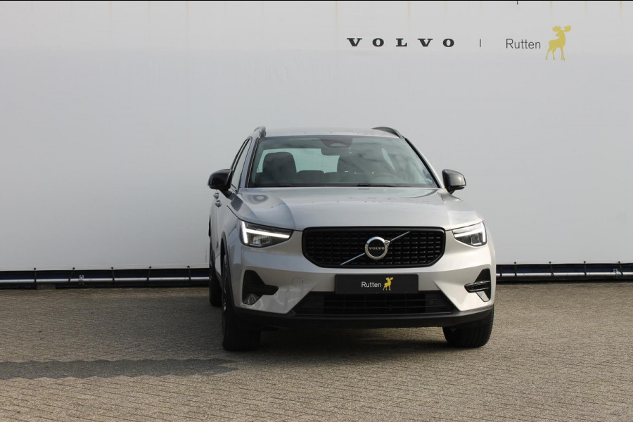 Volvo XC40 2.0 B4 Plus Dark Google Infotainment / Semi elektrisch wegklapbare trekhaak / Verwarmbare voorruit / Harman Kardon Audio installatie / Elektrisch bedienbare voorstoelen