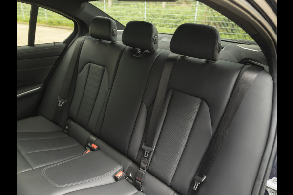 BMW 3 Serie M3 Competition - Individual ''Macao Blue'' - Carbon Brakes - Full Carbon BMW 3 Serie M3 Competition - Individual ''Macao Blue'' - Carbon Brakes - Full Carbon