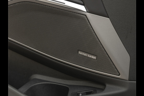 BMW 3 Serie M3 Competition - Individual ''Macao Blue'' - Carbon Brakes - Full Carbon BMW 3 Serie M3 Competition - Individual ''Macao Blue'' - Carbon Brakes - Full Carbon