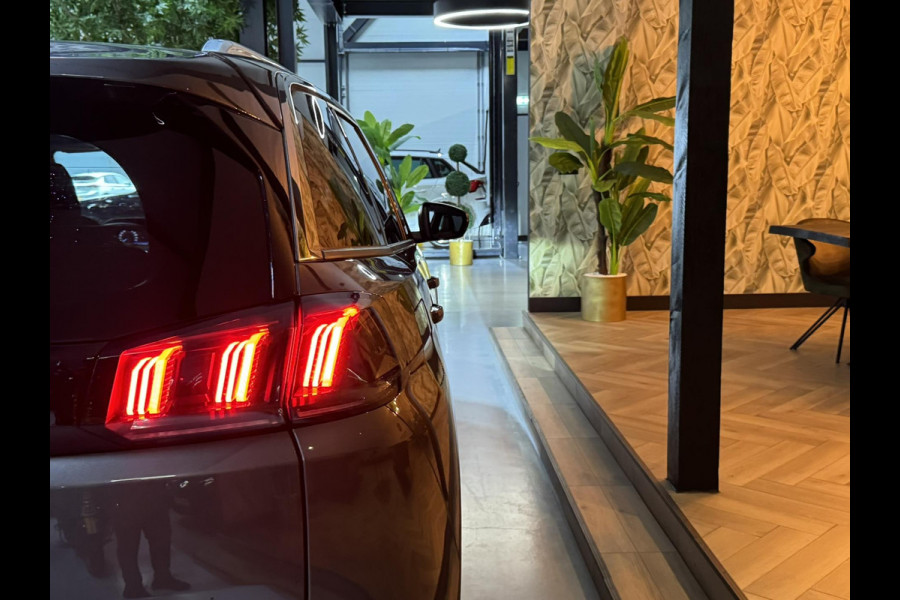 Peugeot 5008 1.2 PureTech Blue Lease Allure 7P. NAP Garantie Trekhaak Carplay Elek Achterklep Cruise Clima Navi Led Sfeer Rijklaar
