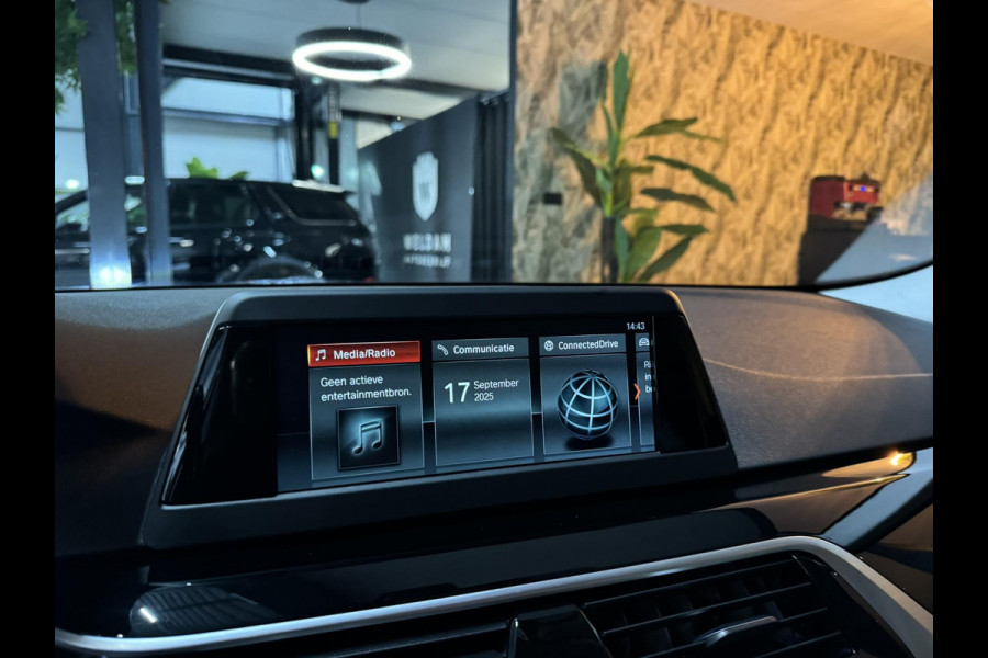 BMW 5 Serie Touring 530i Sport Line Garantie LED Leder Elek. Achterklep Keyless Stoelvw Navi DAB PDC Cruise Clima