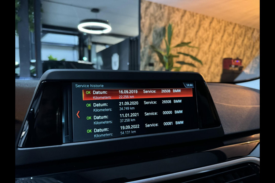 BMW 5 Serie Touring 530i Sport Line Garantie LED Leder Elek. Achterklep Keyless Stoelvw Navi DAB PDC Cruise Clima