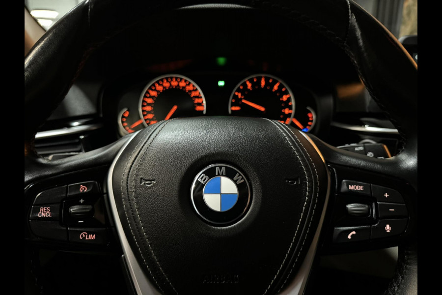 BMW 5 Serie Touring 530i Sport Line Garantie LED Leder Elek. Achterklep Keyless Stoelvw Navi DAB PDC Cruise Clima