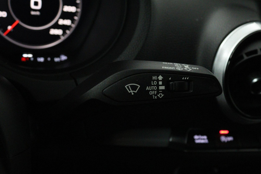 Audi A3 Sportback 35 TFSI CoD Advance Sport (BLACK PACK, VIRTUAL COCKPIT, STOELVERWARMING, 1e EIGENAAR, GOED ONDERHOUDEN) Audi A3 Sportback 35 TFSI CoD Advance Sport (BLACK PACK, VIRTUAL COCKPIT, STOELVERWARMING, 1e EIGENAAR, GOED ONDERHOUDEN)