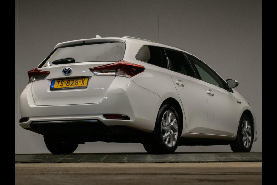 Toyota Auris Touring Sports 1.8 Hybrid Dynamic Go Sport (NAVI,CAMERA,CLIMATE,CRUISE,PDC,GETINT,DAB,SPORTSTOELEN,LM VELGEN) Toyota Auris Touring Sports 1.8 Hybrid Dynamic Go Sport (NAVI,CAMERA,CLIMATE,CRUISE,PDC,GETINT,DAB,SPORTSTOELEN,LM VELGEN)