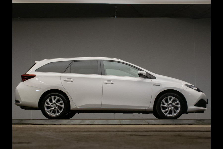 Toyota Auris Touring Sports 1.8 Hybrid Dynamic Go Sport (NAVI,CAMERA,CLIMATE,CRUISE,PDC,GETINT,DAB,SPORTSTOELEN,LM VELGEN) Toyota Auris Touring Sports 1.8 Hybrid Dynamic Go Sport (NAVI,CAMERA,CLIMATE,CRUISE,PDC,GETINT,DAB,SPORTSTOELEN,LM VELGEN)