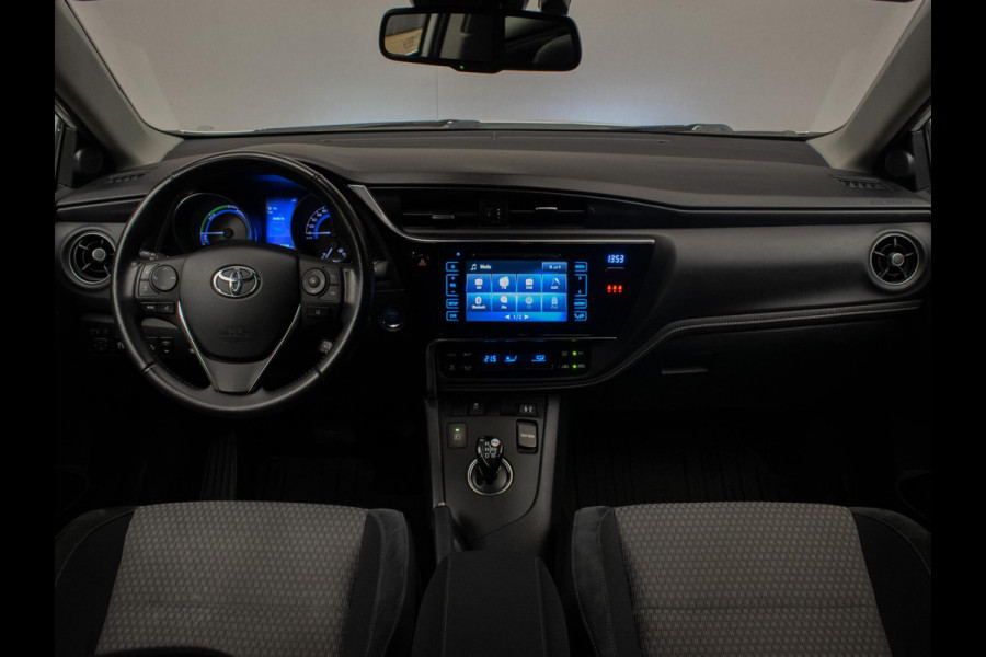 Toyota Auris Touring Sports 1.8 Hybrid Dynamic Go Sport (NAVI,CAMERA,CLIMATE,CRUISE,PDC,GETINT,DAB,SPORTSTOELEN,LM VELGEN) Toyota Auris Touring Sports 1.8 Hybrid Dynamic Go Sport (NAVI,CAMERA,CLIMATE,CRUISE,PDC,GETINT,DAB,SPORTSTOELEN,LM VELGEN)