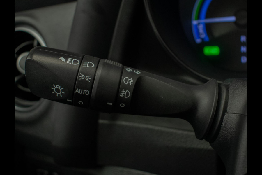 Toyota Auris Touring Sports 1.8 Hybrid Dynamic Go Sport (NAVI,CAMERA,CLIMATE,CRUISE,PDC,GETINT,DAB,SPORTSTOELEN,LM VELGEN) Toyota Auris Touring Sports 1.8 Hybrid Dynamic Go Sport (NAVI,CAMERA,CLIMATE,CRUISE,PDC,GETINT,DAB,SPORTSTOELEN,LM VELGEN)