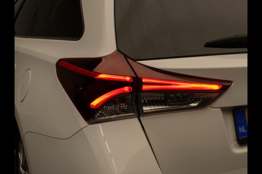 Toyota Auris Touring Sports 1.8 Hybrid Dynamic Go Sport (NAVI,CAMERA,CLIMATE,CRUISE,PDC,GETINT,DAB,SPORTSTOELEN,LM VELGEN) Toyota Auris Touring Sports 1.8 Hybrid Dynamic Go Sport (NAVI,CAMERA,CLIMATE,CRUISE,PDC,GETINT,DAB,SPORTSTOELEN,LM VELGEN)