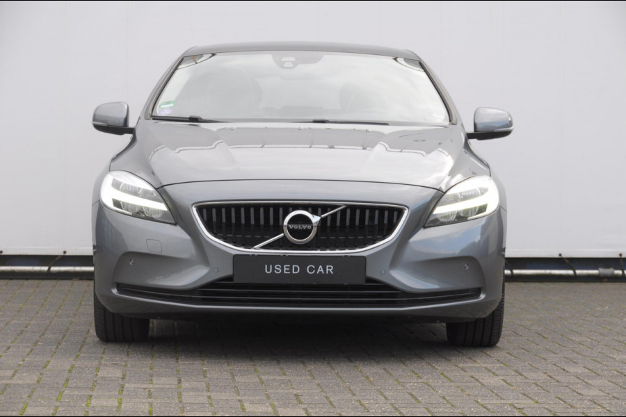 Volvo V40 T3 152PK Dynamic Edition / Cruise control / Panoramadak / Parkeeren met camera / Harman kardon audio / Standkachel / Stoelverwarming Volvo V40 T3 152PK Dynamic Edition / Cruise control / Panoramadak / Parkeeren met camera / Harman kardon audio / Standkachel / Stoelverwarming
