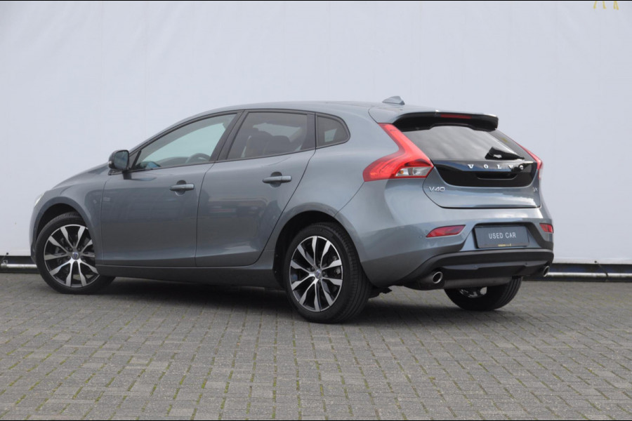 Volvo V40 T3 152PK Dynamic Edition / Cruise control / Panoramadak / Parkeeren met camera / Harman kardon audio / Standkachel / Stoelverwarming Volvo V40 T3 152PK Dynamic Edition / Cruise control / Panoramadak / Parkeeren met camera / Harman kardon audio / Standkachel / Stoelverwarming
