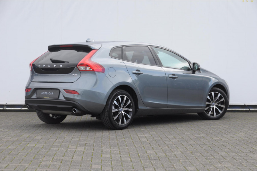 Volvo V40 T3 152PK Dynamic Edition / Cruise control / Panoramadak / Parkeeren met camera / Harman kardon audio / Standkachel / Stoelverwarming Volvo V40 T3 152PK Dynamic Edition / Cruise control / Panoramadak / Parkeeren met camera / Harman kardon audio / Standkachel / Stoelverwarming