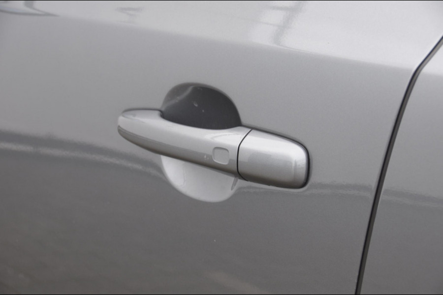 Volvo V40 T3 152PK Dynamic Edition / Cruise control / Panoramadak / Parkeeren met camera / Harman kardon audio / Standkachel / Stoelverwarming Volvo V40 T3 152PK Dynamic Edition / Cruise control / Panoramadak / Parkeeren met camera / Harman kardon audio / Standkachel / Stoelverwarming