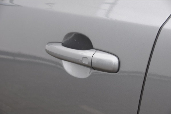 Volvo V40 T3 152PK Dynamic Edition / Cruise control / Panoramadak / Parkeeren met camera / Harman kardon audio / Standkachel / Stoelverwarming Volvo V40 T3 152PK Dynamic Edition / Cruise control / Panoramadak / Parkeeren met camera / Harman kardon audio / Standkachel / Stoelverwarming