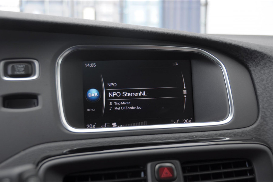 Volvo V40 T3 152PK Dynamic Edition / Cruise control / Panoramadak / Parkeeren met camera / Harman kardon audio / Standkachel / Stoelverwarming Volvo V40 T3 152PK Dynamic Edition / Cruise control / Panoramadak / Parkeeren met camera / Harman kardon audio / Standkachel / Stoelverwarming
