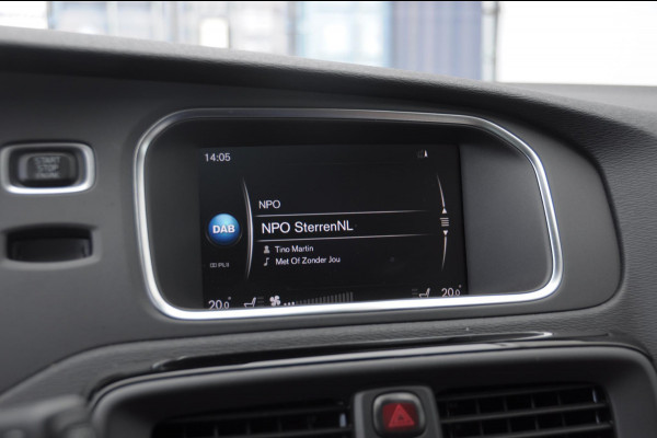 Volvo V40 T3 152PK Dynamic Edition / Cruise control / Panoramadak / Parkeeren met camera / Harman kardon audio / Standkachel / Stoelverwarming Volvo V40 T3 152PK Dynamic Edition / Cruise control / Panoramadak / Parkeeren met camera / Harman kardon audio / Standkachel / Stoelverwarming