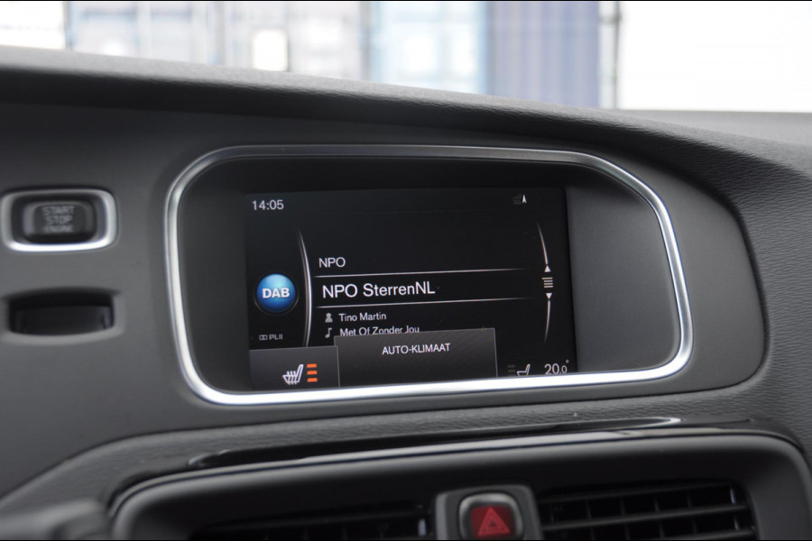 Volvo V40 T3 152PK Dynamic Edition / Cruise control / Panoramadak / Parkeeren met camera / Harman kardon audio / Standkachel / Stoelverwarming Volvo V40 T3 152PK Dynamic Edition / Cruise control / Panoramadak / Parkeeren met camera / Harman kardon audio / Standkachel / Stoelverwarming