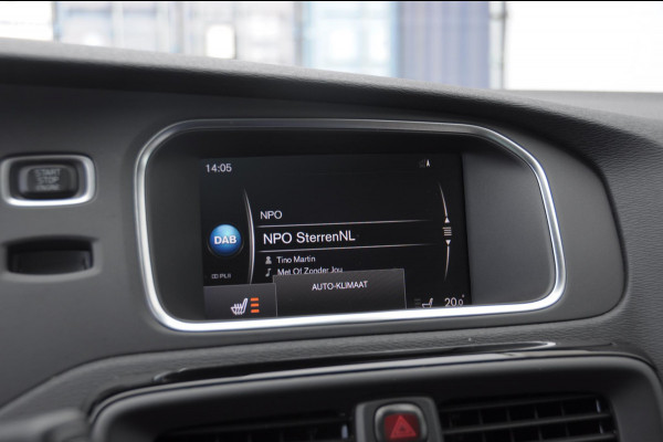 Volvo V40 T3 152PK Dynamic Edition / Cruise control / Panoramadak / Parkeeren met camera / Harman kardon audio / Standkachel / Stoelverwarming Volvo V40 T3 152PK Dynamic Edition / Cruise control / Panoramadak / Parkeeren met camera / Harman kardon audio / Standkachel / Stoelverwarming