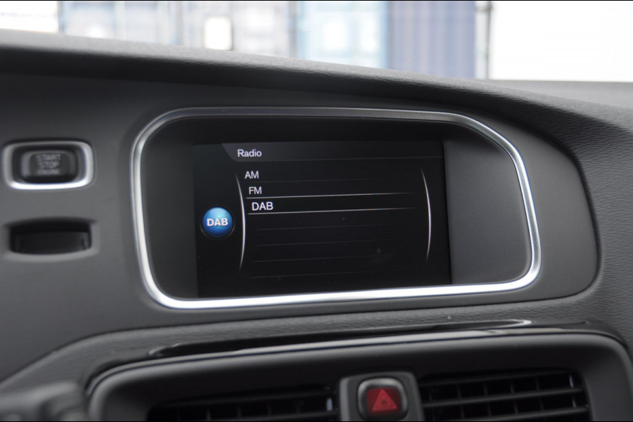 Volvo V40 T3 152PK Dynamic Edition / Cruise control / Panoramadak / Parkeeren met camera / Harman kardon audio / Standkachel / Stoelverwarming Volvo V40 T3 152PK Dynamic Edition / Cruise control / Panoramadak / Parkeeren met camera / Harman kardon audio / Standkachel / Stoelverwarming
