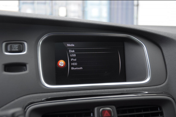 Volvo V40 T3 152PK Dynamic Edition / Cruise control / Panoramadak / Parkeeren met camera / Harman kardon audio / Standkachel / Stoelverwarming Volvo V40 T3 152PK Dynamic Edition / Cruise control / Panoramadak / Parkeeren met camera / Harman kardon audio / Standkachel / Stoelverwarming