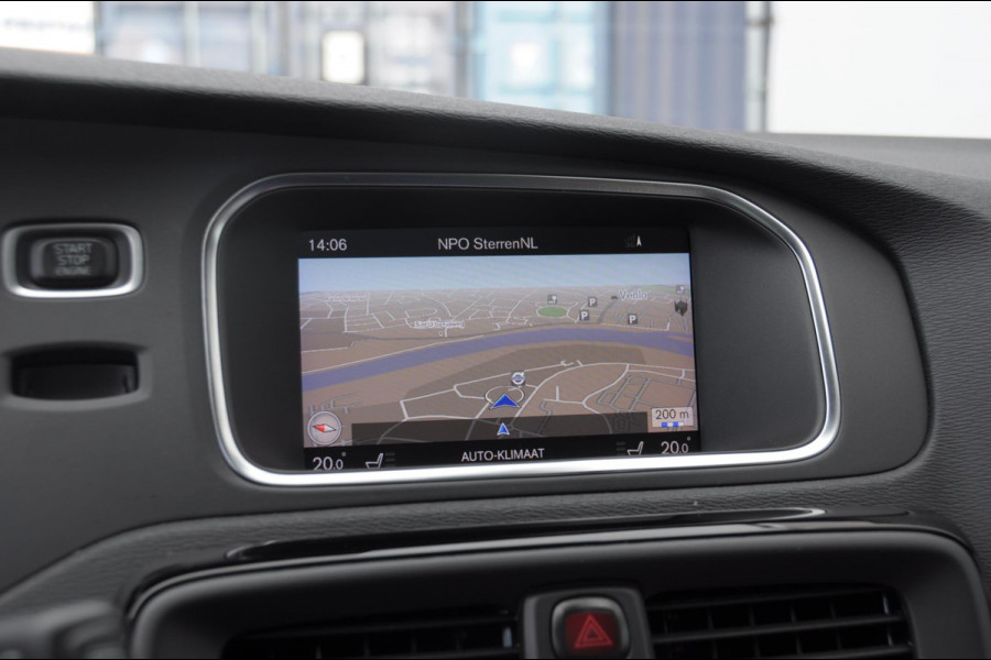Volvo V40 T3 152PK Dynamic Edition / Cruise control / Panoramadak / Parkeeren met camera / Harman kardon audio / Standkachel / Stoelverwarming Volvo V40 T3 152PK Dynamic Edition / Cruise control / Panoramadak / Parkeeren met camera / Harman kardon audio / Standkachel / Stoelverwarming