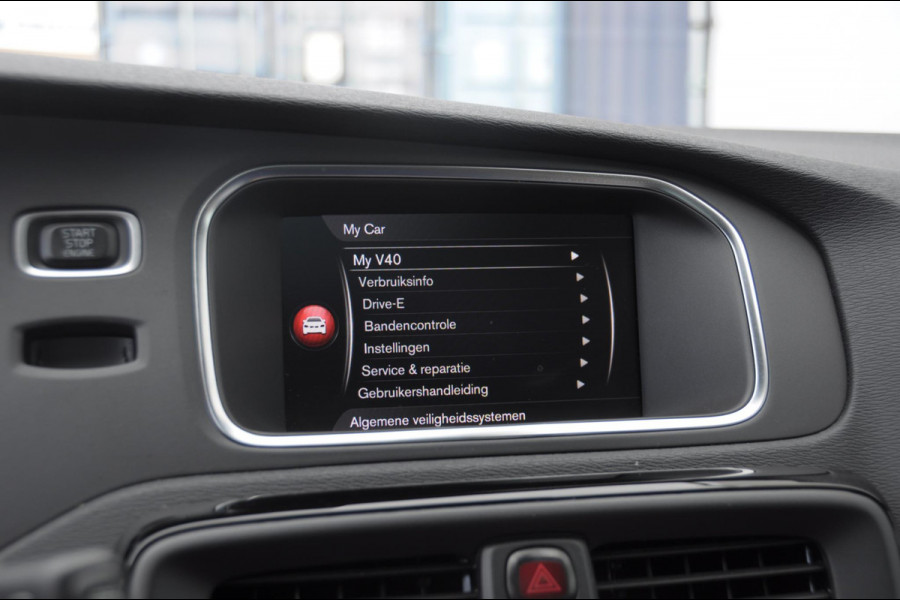 Volvo V40 T3 152PK Dynamic Edition / Cruise control / Panoramadak / Parkeeren met camera / Harman kardon audio / Standkachel / Stoelverwarming Volvo V40 T3 152PK Dynamic Edition / Cruise control / Panoramadak / Parkeeren met camera / Harman kardon audio / Standkachel / Stoelverwarming