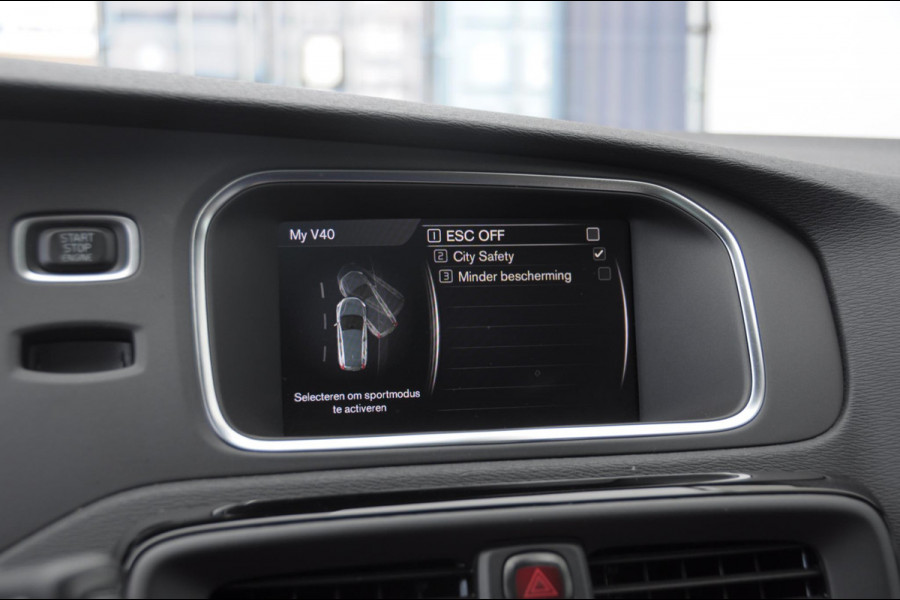 Volvo V40 T3 152PK Dynamic Edition / Cruise control / Panoramadak / Parkeeren met camera / Harman kardon audio / Standkachel / Stoelverwarming Volvo V40 T3 152PK Dynamic Edition / Cruise control / Panoramadak / Parkeeren met camera / Harman kardon audio / Standkachel / Stoelverwarming