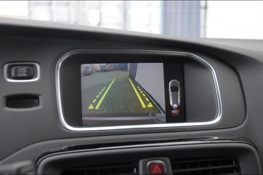 Volvo V40 T3 152PK Dynamic Edition / Cruise control / Panoramadak / Parkeeren met camera / Harman kardon audio / Standkachel / Stoelverwarming Volvo V40 T3 152PK Dynamic Edition / Cruise control / Panoramadak / Parkeeren met camera / Harman kardon audio / Standkachel / Stoelverwarming