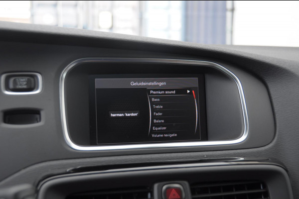 Volvo V40 T3 152PK Dynamic Edition / Cruise control / Panoramadak / Parkeeren met camera / Harman kardon audio / Standkachel / Stoelverwarming Volvo V40 T3 152PK Dynamic Edition / Cruise control / Panoramadak / Parkeeren met camera / Harman kardon audio / Standkachel / Stoelverwarming