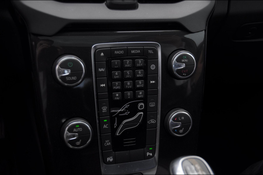 Volvo V40 T3 152PK Dynamic Edition / Cruise control / Panoramadak / Parkeeren met camera / Harman kardon audio / Standkachel / Stoelverwarming Volvo V40 T3 152PK Dynamic Edition / Cruise control / Panoramadak / Parkeeren met camera / Harman kardon audio / Standkachel / Stoelverwarming