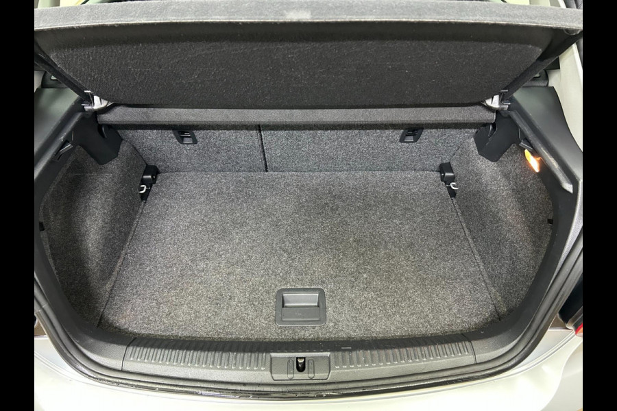 Volkswagen Polo Occasion 1.2 TSI Comfortline | Grijs | Airco | Tweedehands Volkswagen Polo | Zwarte velgen | Carplay Volkswagen Polo Occasion 1.2 TSI Comfortline | Grijs | Airco | Tweedehands Volkswagen Polo | Zwarte velgen | Carplay