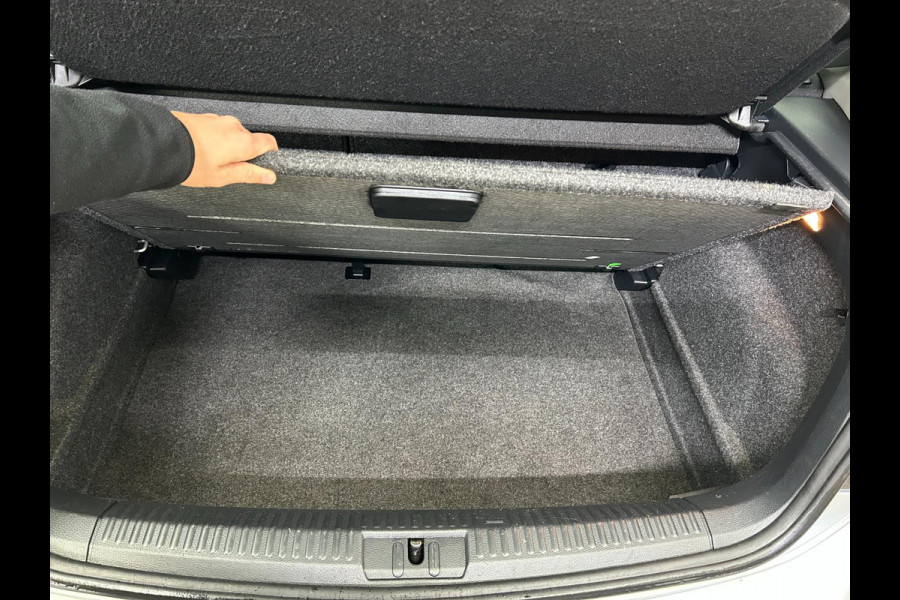 Volkswagen Polo Occasion 1.2 TSI Comfortline | Grijs | Airco | Tweedehands Volkswagen Polo | Zwarte velgen | Carplay Volkswagen Polo Occasion 1.2 TSI Comfortline | Grijs | Airco | Tweedehands Volkswagen Polo | Zwarte velgen | Carplay
