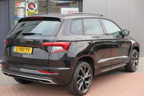 Škoda Karoq 1.5 TSI ACT 150pk Sportline Business Stoelverwarming , Led verlichting , DAB+ radio , Carplay ,Canton sound systeem, Achteruitrijcamera , Parkeersensoren ,Electr. achterklep ,etc. Škoda Karoq 1.5 TSI ACT 150pk Sportline Business Stoelverwarming , Led verlichting , DAB+ radio , Carplay ,Canton sound systeem, Achteruitrijcamera , Parkeersensoren ,Electr. achterklep ,etc.