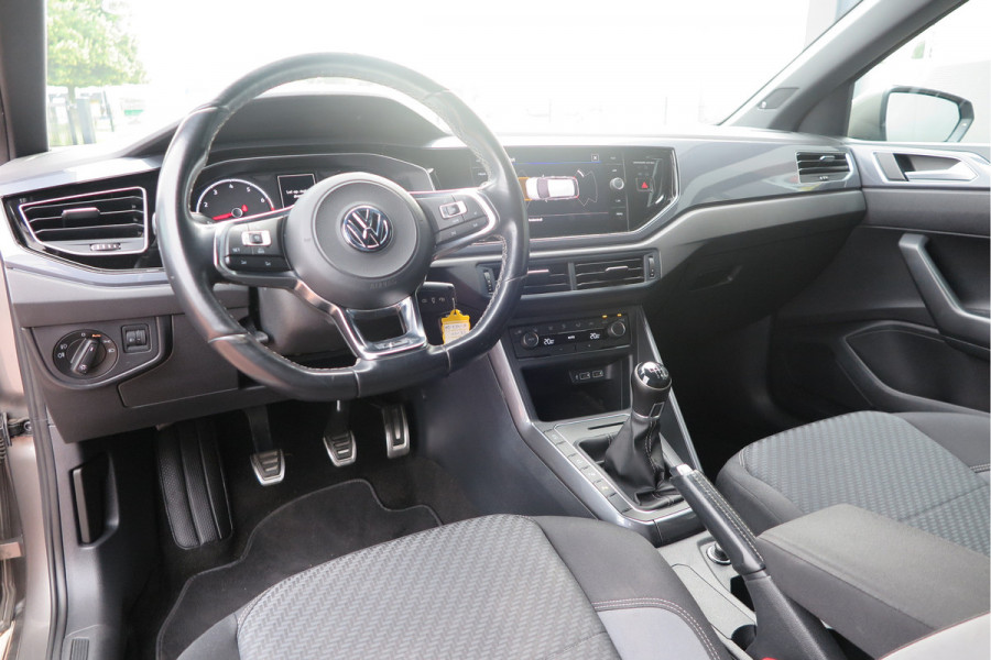 Volkswagen Polo 1.0 TSI 85kw 116pk Highline Business 2xR-Line , Beats audio , PDC, Navi, Carplay, LMV, Cruisecontrol. dealer onderhouden.