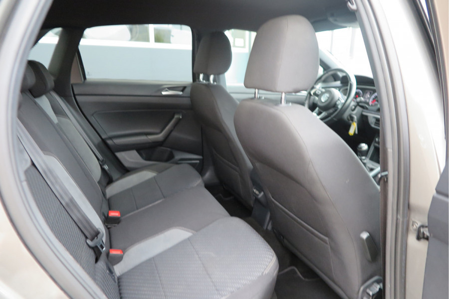 Volkswagen Polo 1.0 TSI 85kw 116pk Highline Business 2xR-Line , Beats audio , PDC, Navi, Carplay, LMV, Cruisecontrol. dealer onderhouden.